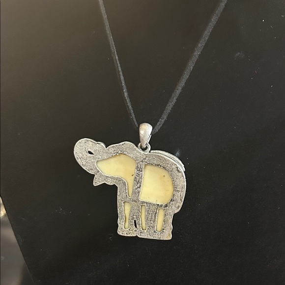 Elephant Pendant Necklace - Gold and Silver - Picture 8 of 13